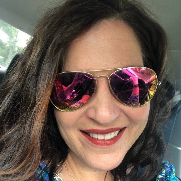 Meet your Posher, Melanie - Picture 1 of 2